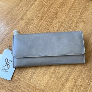 Hobo Sadie wallet in “Ash”